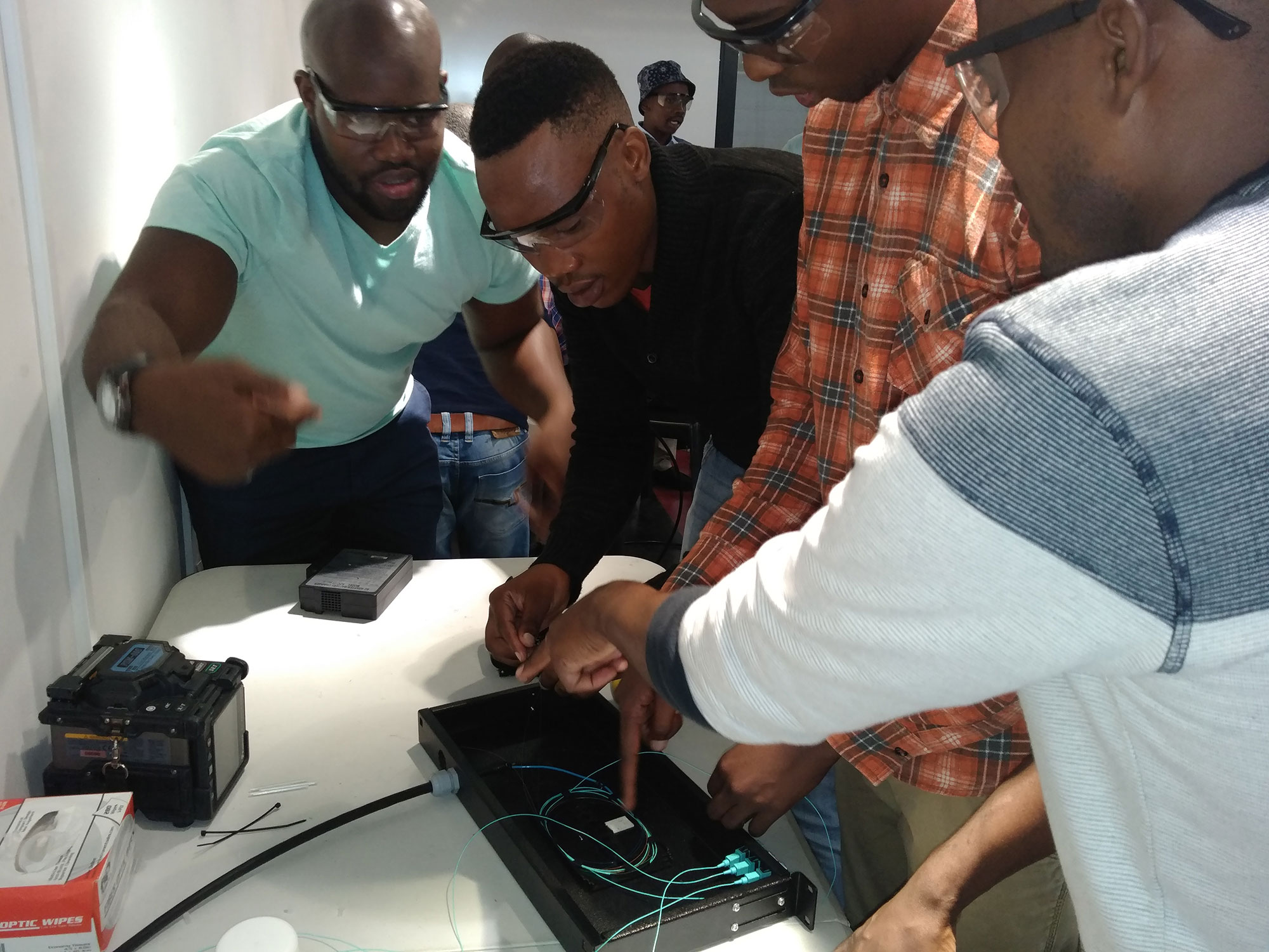 Powered Fiber Optic Cable Powered Fiber Optic Cable